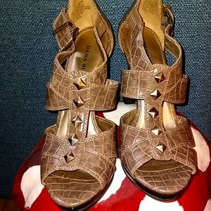 NWOT DANA BUCHMAN HEELS